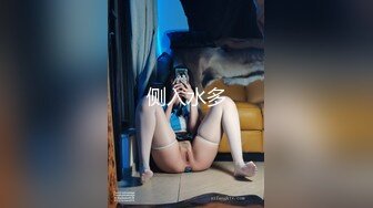 金发美女刚刚洗完澡展示自己的身材