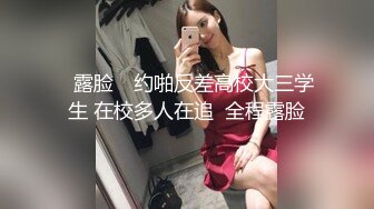 几个大老板去KTV里玩 看到身材火爆的小姐拿衣服 看一下奶子才给