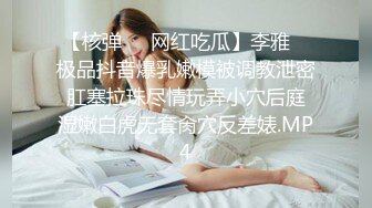 最新全镜偷窥红衣漂亮美女嘘嘘